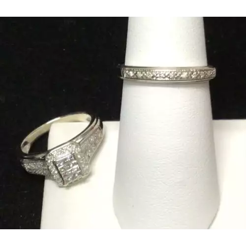 10k Vintage Wedding Set. 5.2g TW size 6.75 Beautifully Elegant Diamond encrusted Wedding Set. (3)