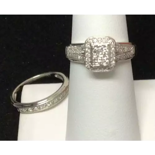 10k Vintage Wedding Set. 5.2g TW size 6.75 Beautifully Elegant Diamond encrusted Wedding Set. (4)