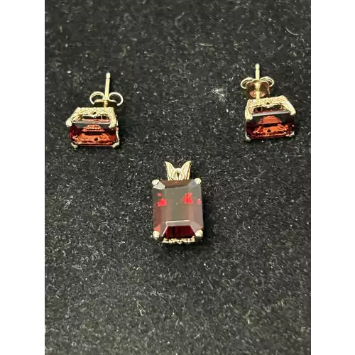 10K YG Garnet Earrings & Pendant Set