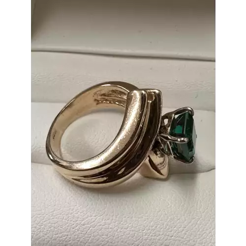 14K Gold 1 ct. Emerald ring size 6 9.9g