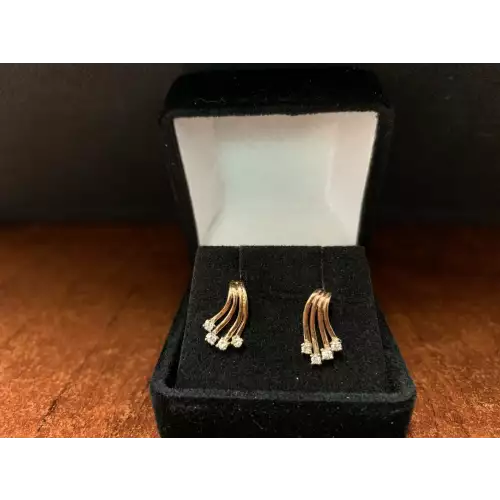 14K Gold Earring Diamond .1CTW  1.0g (2)